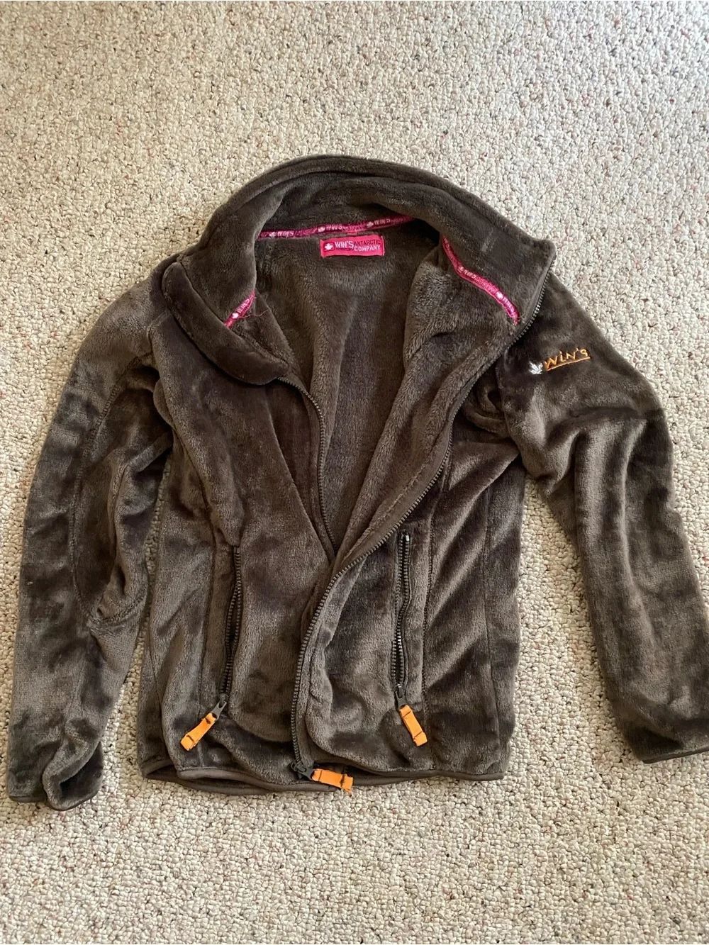 Cozy Brown Fleece Jacket with Zip Pockets - WIN’s